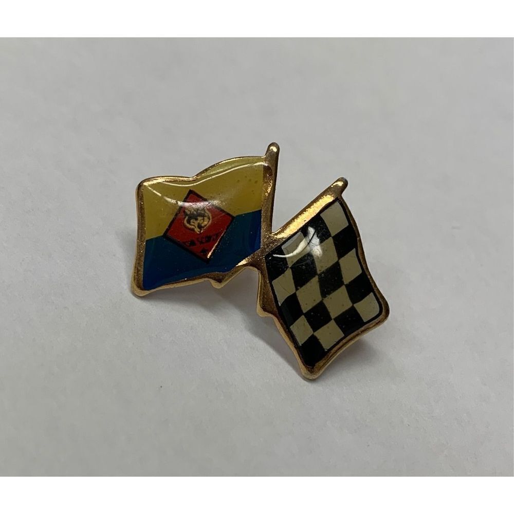Vintage Boy Scout Pinewood Derby Gold Tone Enamel Racing Flag Lapel Pin